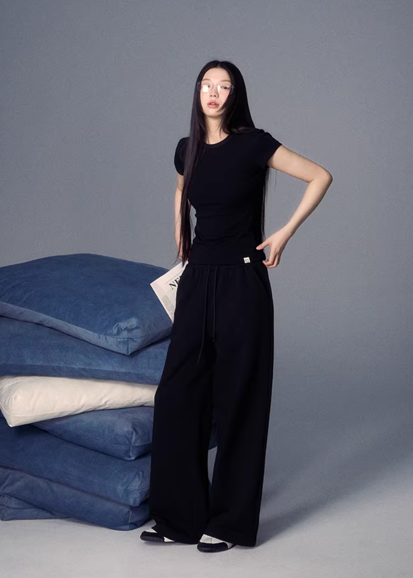 basic t shirt women, crew neck t shirt women, korean fashion top, summer outfits casual, summer outfit ideas, minimalist t shirt women, slim fit t shirt women, breathable cotton tee, soft aesthetic outfit, modern feminine clothing, parisian style clothing, versatile everyday top, chic casual outfit, simple basic top, lightweight summer top, effortless style tee, refined casual wear, spring wardrobe essential, fitted tee women, everyday essential top