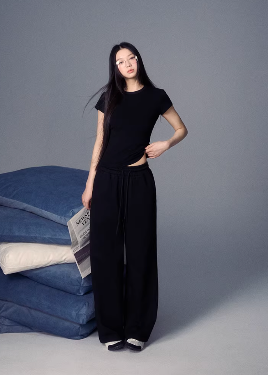 basic t shirt women, crew neck t shirt women, korean fashion top, summer outfits casual, summer outfit ideas, minimalist t shirt women, slim fit t shirt women, breathable cotton tee, soft aesthetic outfit, modern feminine clothing, parisian style clothing, versatile everyday top, chic casual outfit, simple basic top, lightweight summer top, effortless style tee, refined casual wear, spring wardrobe essential, fitted tee women, everyday essential top