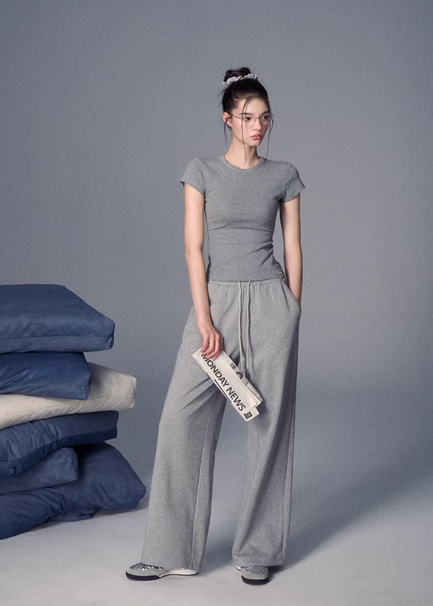 basic t shirt women, crew neck t shirt women, korean fashion top, summer outfits casual, summer outfit ideas, minimalist t shirt women, slim fit t shirt women, breathable cotton tee, soft aesthetic outfit, modern feminine clothing, parisian style clothing, versatile everyday top, chic casual outfit, simple basic top, lightweight summer top, effortless style tee, refined casual wear, spring wardrobe essential, fitted tee women, everyday essential top