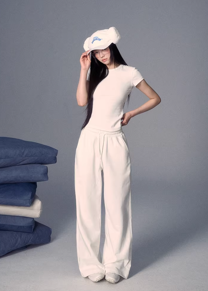 basic t shirt women, crew neck t shirt women, korean fashion top, summer outfits casual, summer outfit ideas, minimalist t shirt women, slim fit t shirt women, breathable cotton tee, soft aesthetic outfit, modern feminine clothing, parisian style clothing, versatile everyday top, chic casual outfit, simple basic top, lightweight summer top, effortless style tee, refined casual wear, spring wardrobe essential, fitted tee women, everyday essential top