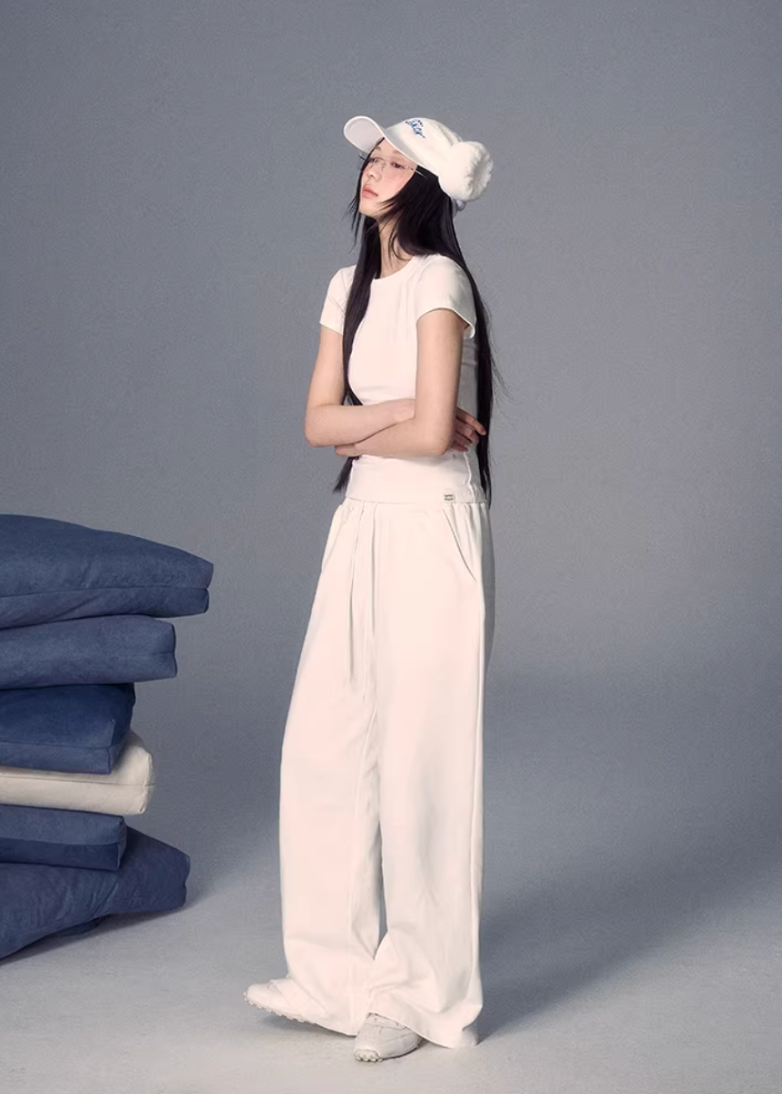 basic t shirt women, crew neck t shirt women, korean fashion top, summer outfits casual, summer outfit ideas, minimalist t shirt women, slim fit t shirt women, breathable cotton tee, soft aesthetic outfit, modern feminine clothing, parisian style clothing, versatile everyday top, chic casual outfit, simple basic top, lightweight summer top, effortless style tee, refined casual wear, spring wardrobe essential, fitted tee women, everyday essential top