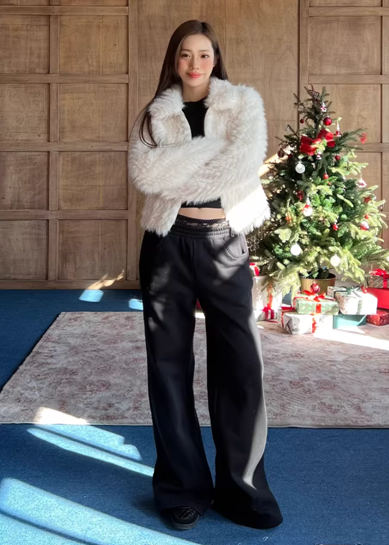 basic t shirt women, slim fit t shirt women, korean fashion top, summer outfits casual, summer outfit ideas, minimalist t shirt women, crew neck tee women, breathable cotton top, soft aesthetic outfit, modern feminine clothing, parisian style clothing, versatile everyday top, chic casual outfit, simple basic top, lightweight summer top, effortless style tee, refined casual wear, spring wardrobe essential, fitted tee women, everyday essential top