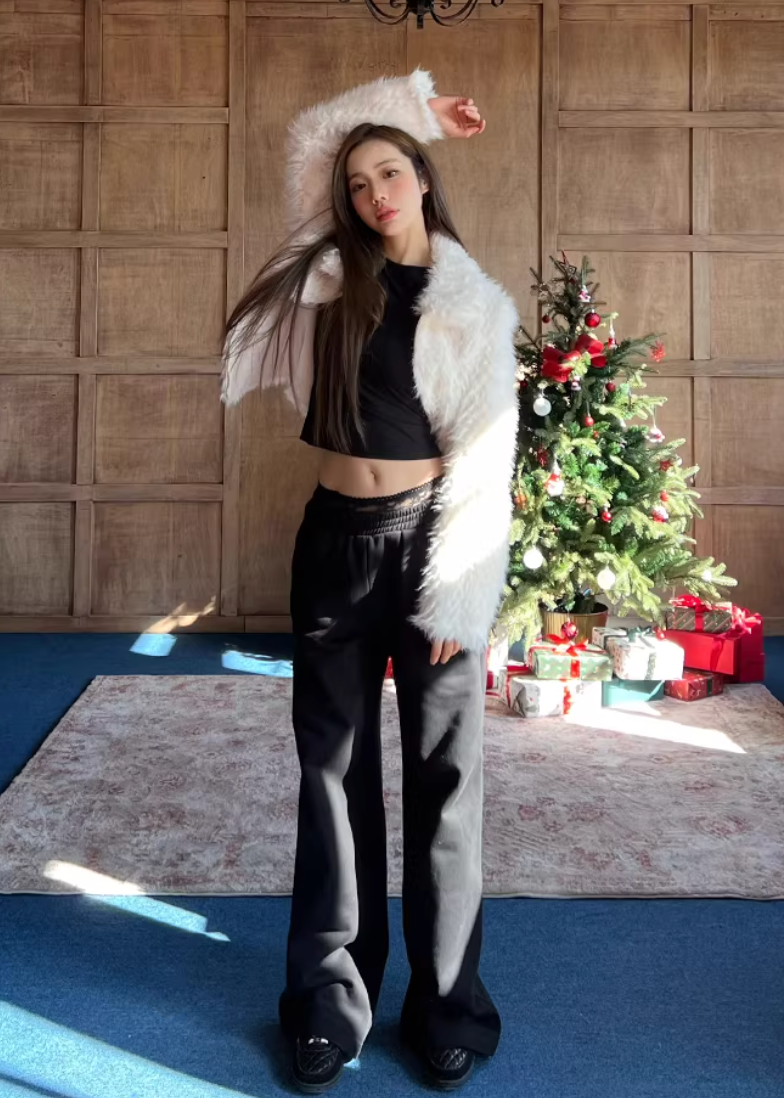 basic t shirt women, slim fit t shirt women, korean fashion top, summer outfits casual, summer outfit ideas, minimalist t shirt women, crew neck tee women, breathable cotton top, soft aesthetic outfit, modern feminine clothing, parisian style clothing, versatile everyday top, chic casual outfit, simple basic top, lightweight summer top, effortless style tee, refined casual wear, spring wardrobe essential, fitted tee women, everyday essential top