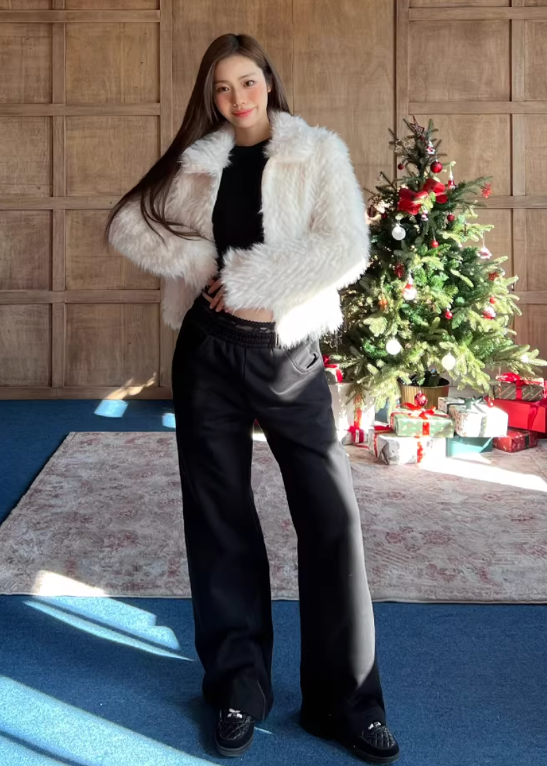 basic t shirt women, slim fit t shirt women, korean fashion top, summer outfits casual, summer outfit ideas, minimalist t shirt women, crew neck tee women, breathable cotton top, soft aesthetic outfit, modern feminine clothing, parisian style clothing, versatile everyday top, chic casual outfit, simple basic top, lightweight summer top, effortless style tee, refined casual wear, spring wardrobe essential, fitted tee women, everyday essential top