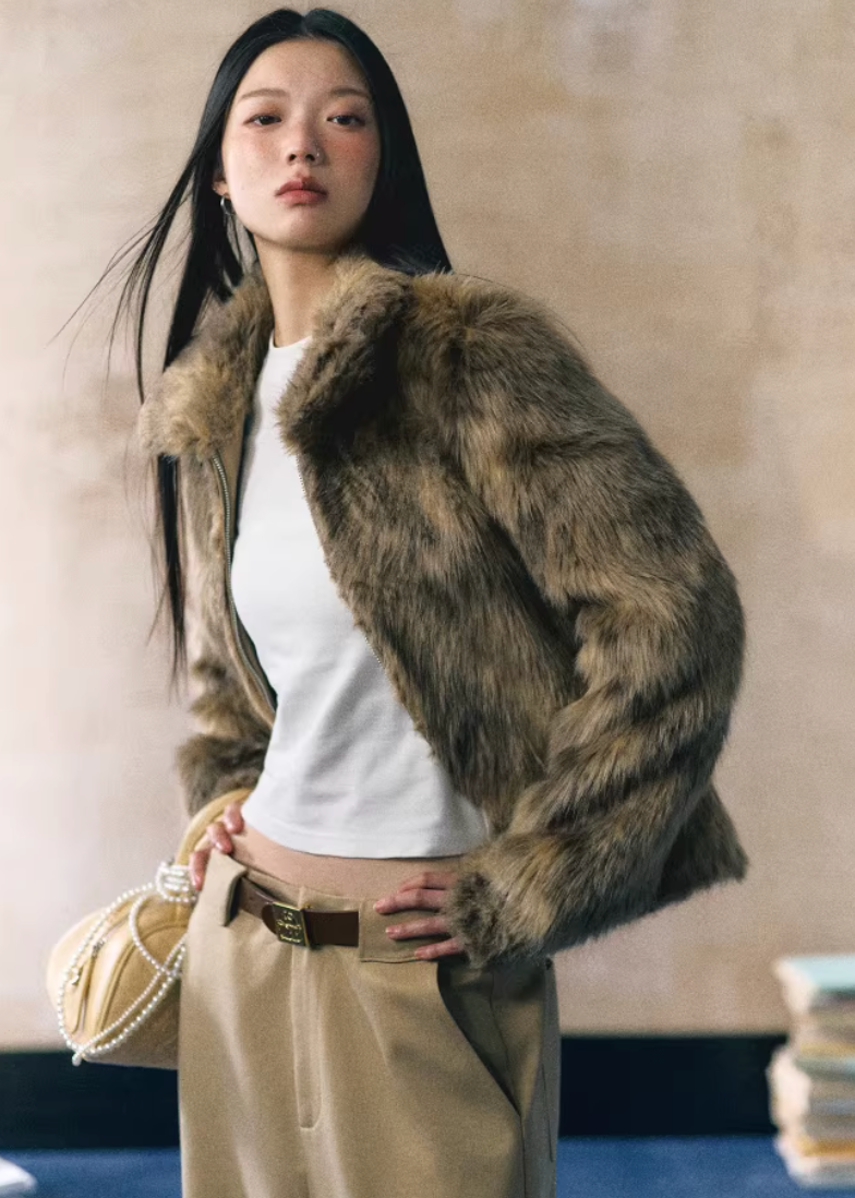 basic t shirt women, slim fit t shirt women, korean fashion top, summer outfits casual, summer outfit ideas, minimalist t shirt women, crew neck tee women, breathable cotton top, soft aesthetic outfit, modern feminine clothing, parisian style clothing, versatile everyday top, chic casual outfit, simple basic top, lightweight summer top, effortless style tee, refined casual wear, spring wardrobe essential, fitted tee women, everyday essential top