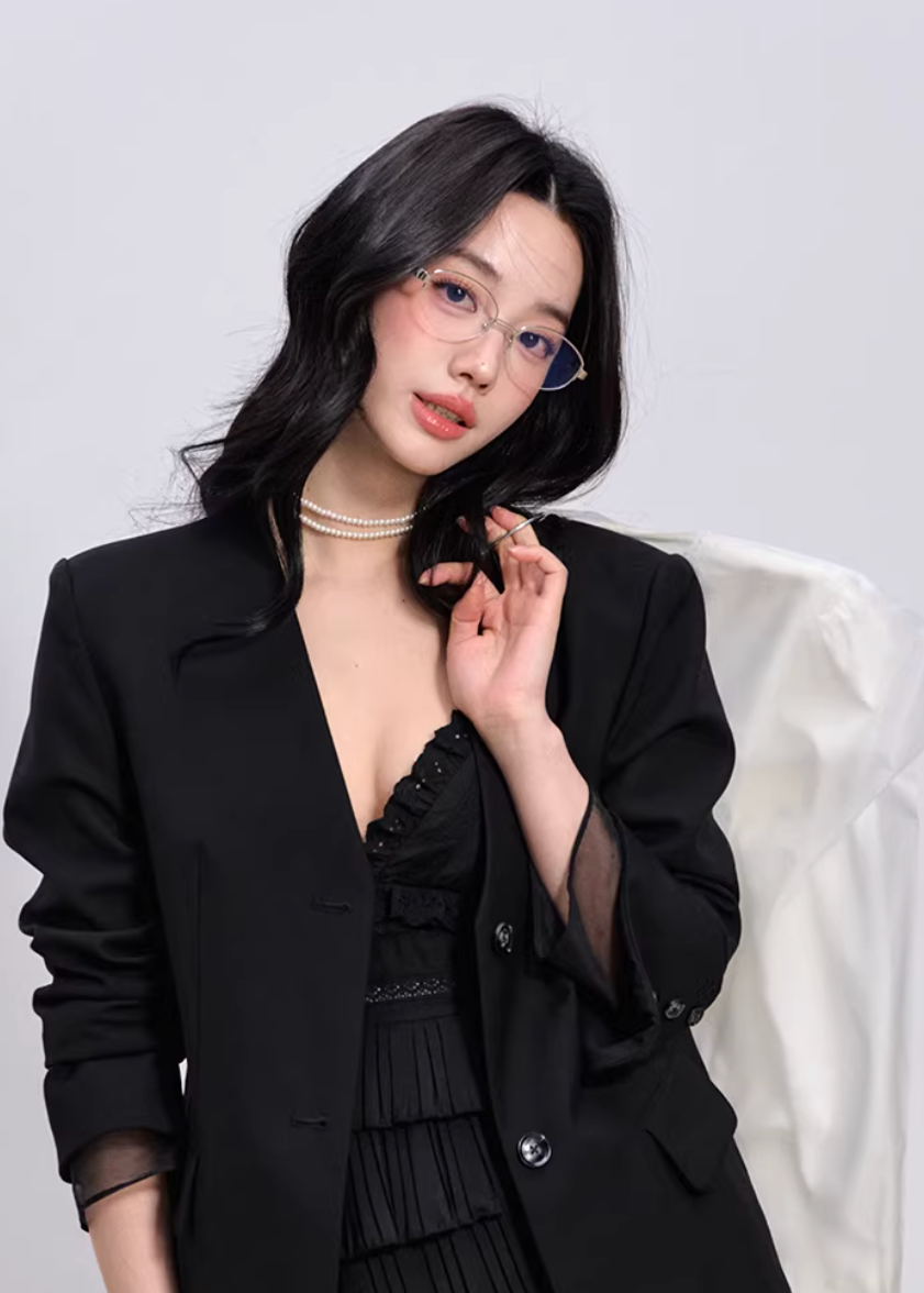 blazer shorts set women, two piece suit women, korean fashion set, summer work outfits women, work outfits women office, casual work outfit women, tailored blazer set, aesthetic fashion outfit, modern feminine clothing, parisian style clothing, chic office outfit, versatile two piece outfit, professional outfit women, minimal style suit, elegant work outfit, refined casual wear, commuter outfit women, lightweight summer suit, stylish office outfit, everyday work set