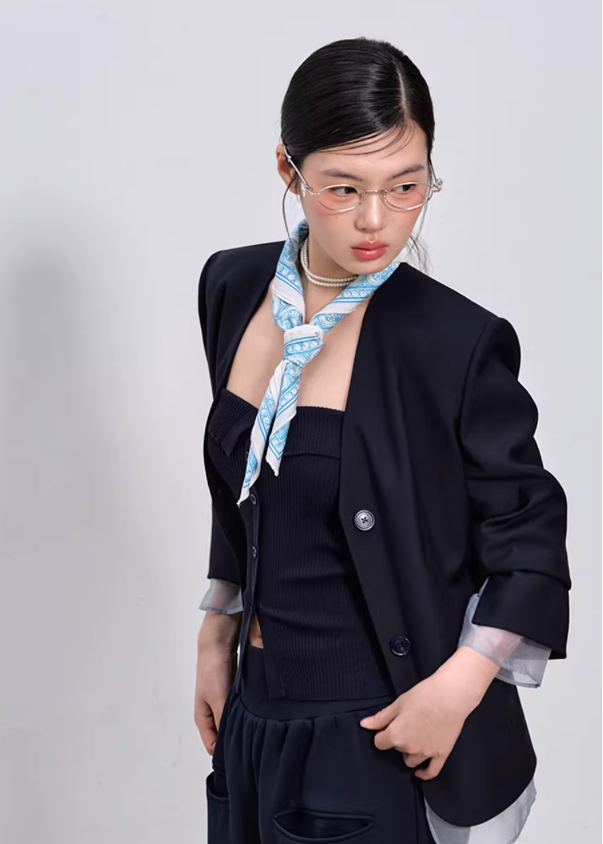blazer shorts set women, two piece suit women, korean fashion set, summer work outfits women, work outfits women office, casual work outfit women, tailored blazer set, aesthetic fashion outfit, modern feminine clothing, parisian style clothing, chic office outfit, versatile two piece outfit, professional outfit women, minimal style suit, elegant work outfit, refined casual wear, commuter outfit women, lightweight summer suit, stylish office outfit, everyday work set
