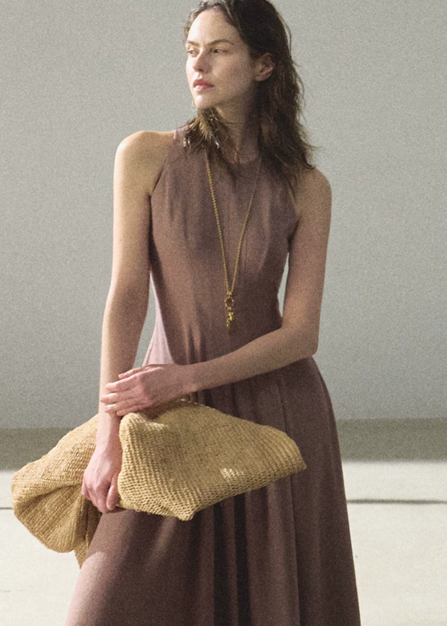 linen dress women, sleeveless summer dress, korean fashion dress, minimal outfit women, effortless outfit ideas, casual summer outfits, breathable linen dress, modern feminine clothing, parisian style clothing, versatile summer dress, chic everyday outfit, calm luxury fashion, lightweight dress women, elegant casual dress, refined minimal dress, summer wardrobe dress, feminine silhouette dress, natural fabric dress, clean line dress, simple elegant dress

