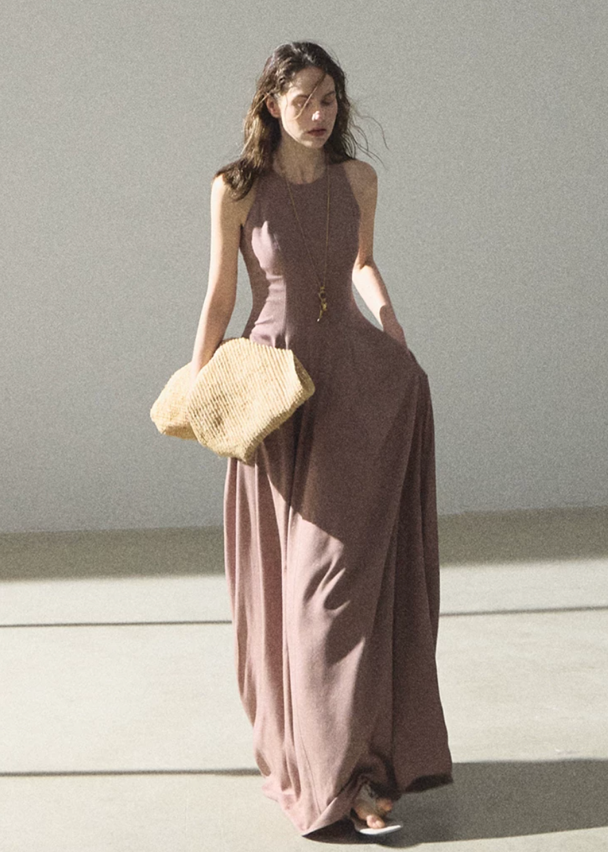 linen dress women, sleeveless summer dress, korean fashion dress, minimal outfit women, effortless outfit ideas, casual summer outfits, breathable linen dress, modern feminine clothing, parisian style clothing, versatile summer dress, chic everyday outfit, calm luxury fashion, lightweight dress women, elegant casual dress, refined minimal dress, summer wardrobe dress, feminine silhouette dress, natural fabric dress, clean line dress, simple elegant dress

