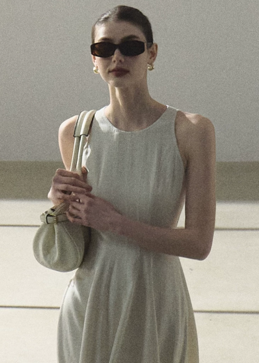 linen dress women, sleeveless summer dress, korean fashion dress, minimal outfit women, effortless outfit ideas, casual summer outfits, breathable linen dress, modern feminine clothing, parisian style clothing, versatile summer dress, chic everyday outfit, calm luxury fashion, lightweight dress women, elegant casual dress, refined minimal dress, summer wardrobe dress, feminine silhouette dress, natural fabric dress, clean line dress, simple elegant dress

