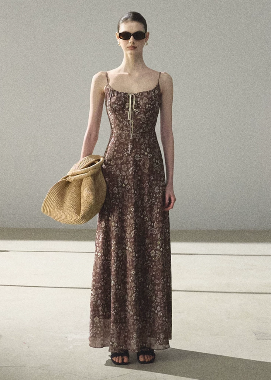 floral camisole dress women, summer slip dress, korean fashion dress, resort outfit women, minimal outfit women, effortless outfit ideas, casual summer outfits, lightweight summer dress, modern feminine clothing, parisian style clothing, versatile summer dress, chic everyday outfit, calm luxury fashion, breathable dress women, elegant casual dress, refined minimal dress, summer wardrobe dress, feminine silhouette dress, vacation dress women, natural style dress

