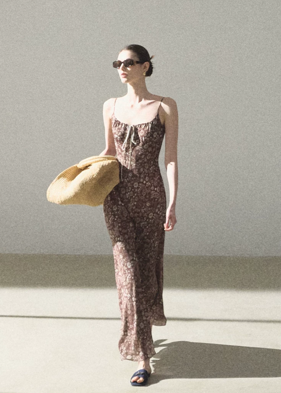 floral camisole dress women, summer slip dress, korean fashion dress, resort outfit women, minimal outfit women, effortless outfit ideas, casual summer outfits, lightweight summer dress, modern feminine clothing, parisian style clothing, versatile summer dress, chic everyday outfit, calm luxury fashion, breathable dress women, elegant casual dress, refined minimal dress, summer wardrobe dress, feminine silhouette dress, vacation dress women, natural style dress

