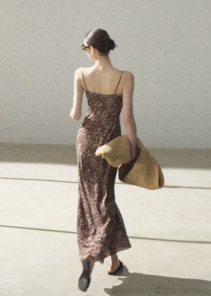 floral camisole dress women, summer slip dress, korean fashion dress, resort outfit women, minimal outfit women, effortless outfit ideas, casual summer outfits, lightweight summer dress, modern feminine clothing, parisian style clothing, versatile summer dress, chic everyday outfit, calm luxury fashion, breathable dress women, elegant casual dress, refined minimal dress, summer wardrobe dress, feminine silhouette dress, vacation dress women, natural style dress

