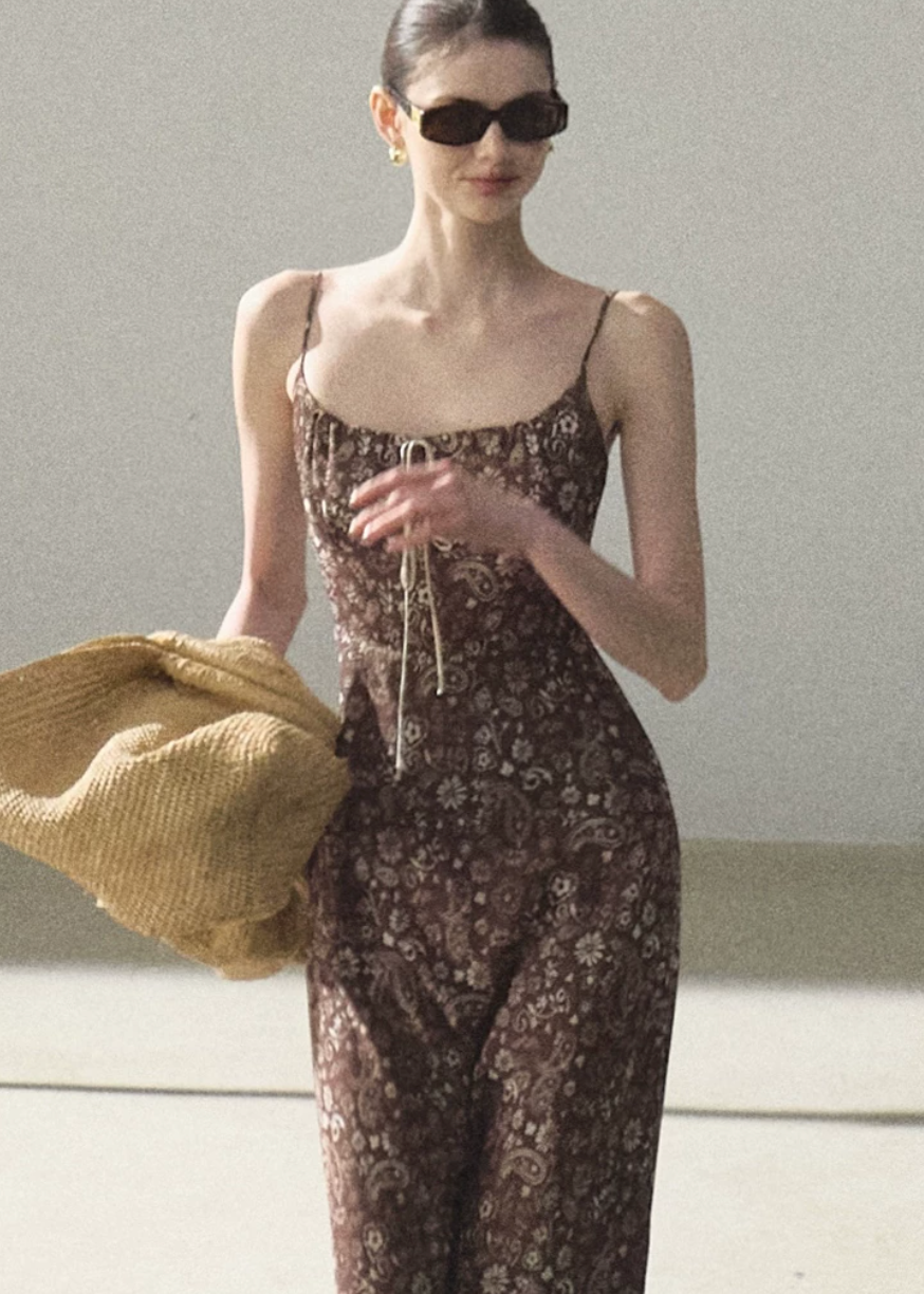 floral camisole dress women, summer slip dress, korean fashion dress, resort outfit women, minimal outfit women, effortless outfit ideas, casual summer outfits, lightweight summer dress, modern feminine clothing, parisian style clothing, versatile summer dress, chic everyday outfit, calm luxury fashion, breathable dress women, elegant casual dress, refined minimal dress, summer wardrobe dress, feminine silhouette dress, vacation dress women, natural style dress

