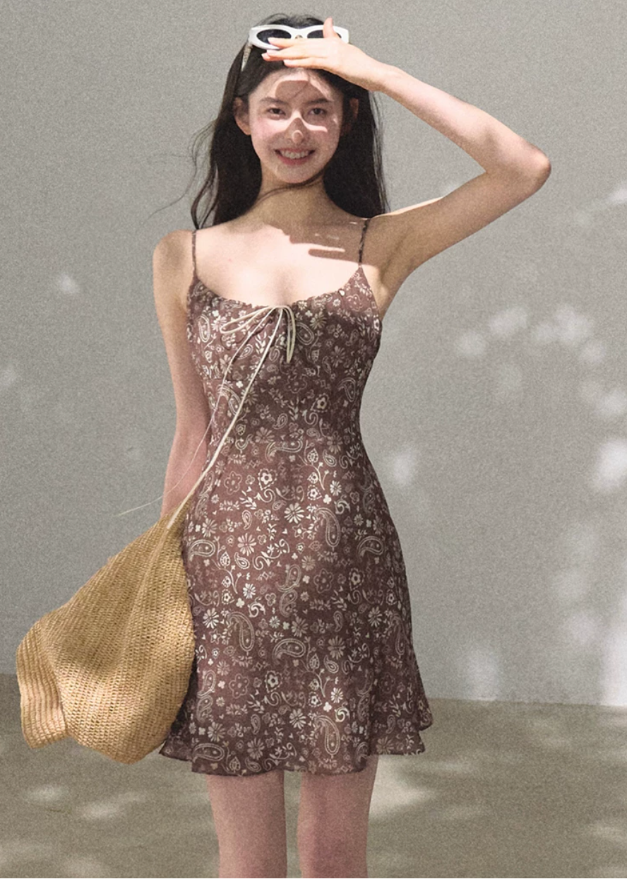 floral camisole dress women, summer slip dress, korean fashion dress, resort outfit women, minimal outfit women, effortless outfit ideas, casual summer outfits, lightweight summer dress, modern feminine clothing, parisian style clothing, versatile summer dress, chic everyday outfit, calm luxury fashion, breathable dress women, elegant casual dress, refined minimal dress, summer wardrobe dress, feminine silhouette dress, vacation dress women, natural style dress

