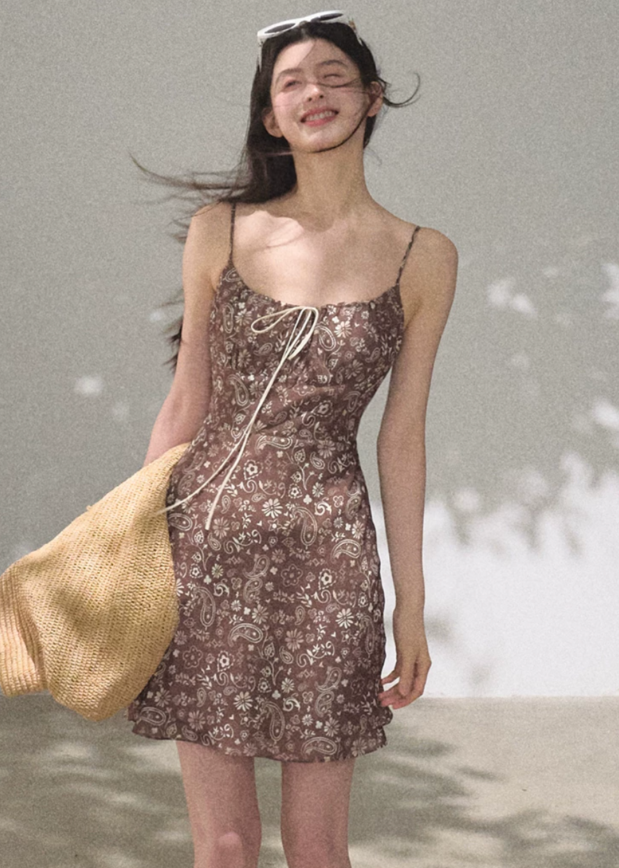 floral camisole dress women, summer slip dress, korean fashion dress, resort outfit women, minimal outfit women, effortless outfit ideas, casual summer outfits, lightweight summer dress, modern feminine clothing, parisian style clothing, versatile summer dress, chic everyday outfit, calm luxury fashion, breathable dress women, elegant casual dress, refined minimal dress, summer wardrobe dress, feminine silhouette dress, vacation dress women, natural style dress

