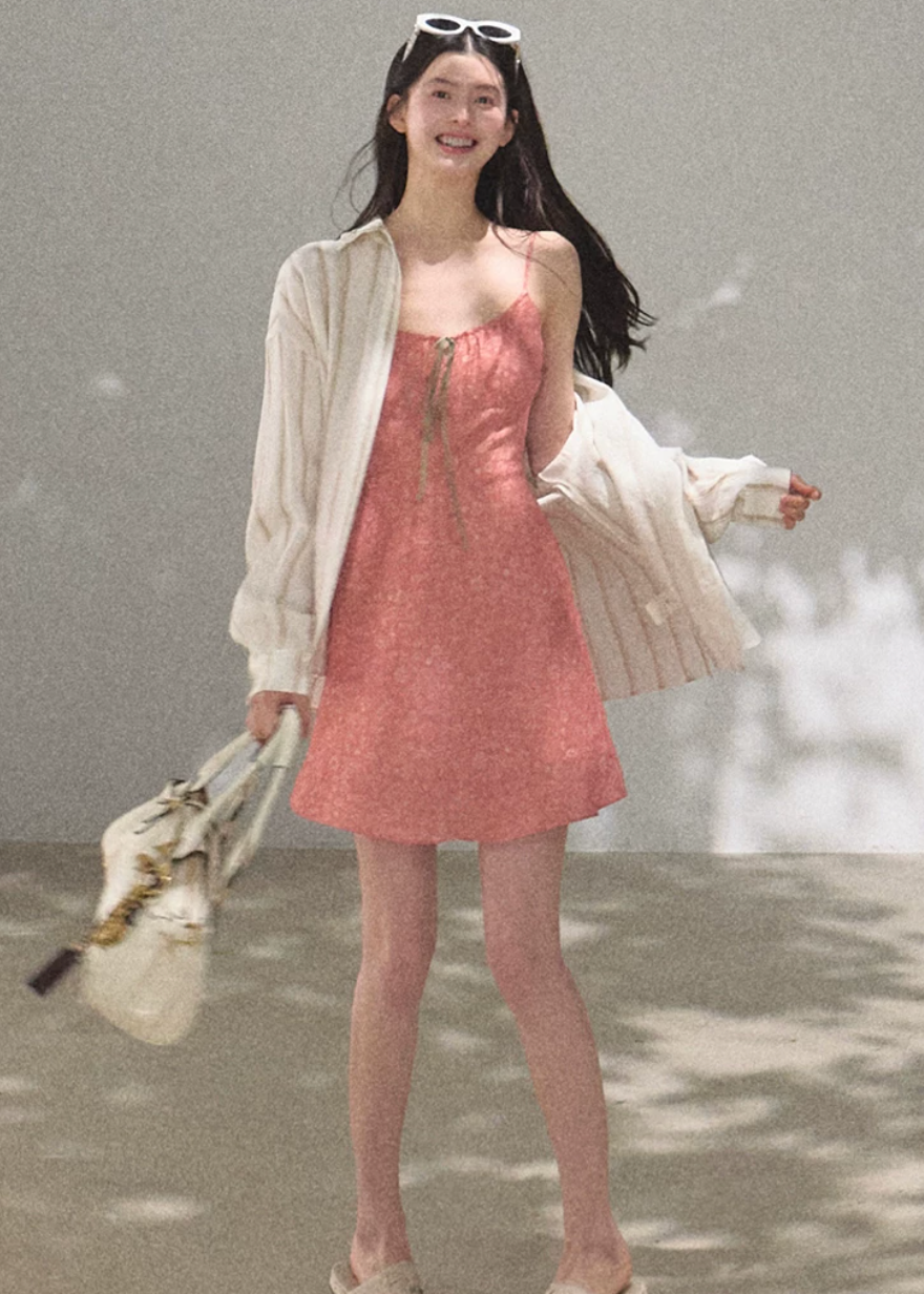 floral camisole dress women, summer slip dress, korean fashion dress, resort outfit women, minimal outfit women, effortless outfit ideas, casual summer outfits, lightweight summer dress, modern feminine clothing, parisian style clothing, versatile summer dress, chic everyday outfit, calm luxury fashion, breathable dress women, elegant casual dress, refined minimal dress, summer wardrobe dress, feminine silhouette dress, vacation dress women, natural style dress


