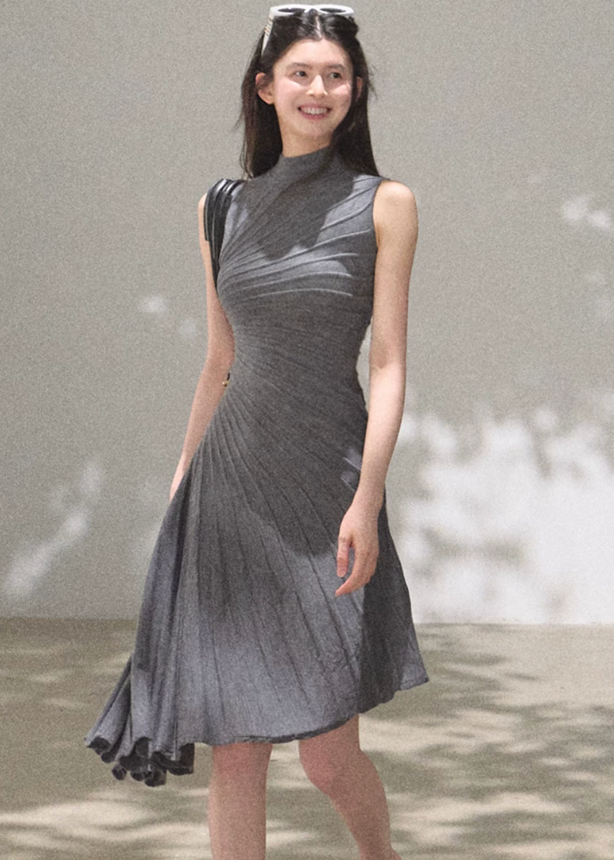 wool dress women, sleeveless midi dress, korean fashion dress, minimal outfit women, effortless outfit ideas, casual elegant dress, modern feminine clothing, parisian style clothing, refined minimal dress, versatile everyday dress, chic daily outfit, calm luxury fashion, lightweight wool dress, clean silhouette dress, timeless fashion dress, elegant work outfit, feminine silhouette dress, simple structured dress, soft drape dress, spring wardrobe dress

