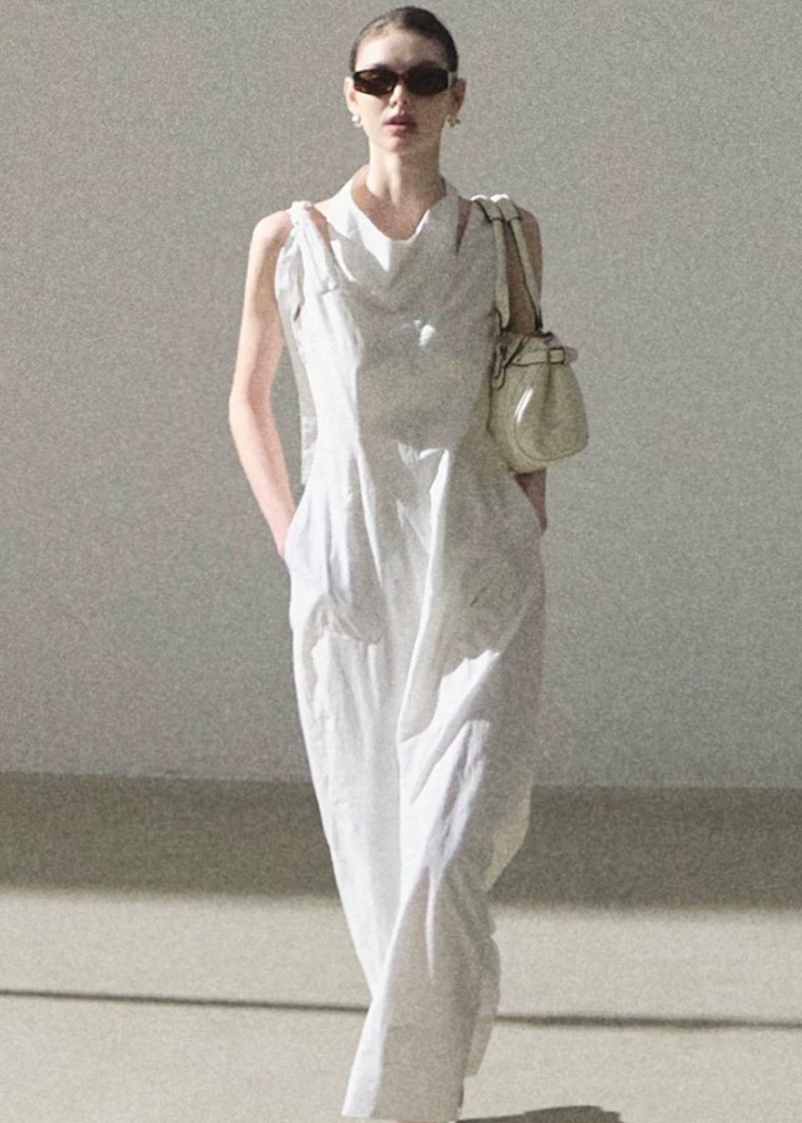 halter dress women, cotton summer dress, korean fashion dress, minimal outfit women, effortless outfit ideas, casual summer outfits, sleeveless midi dress, modern feminine clothing, parisian style clothing, versatile summer dress, chic everyday outfit, calm luxury fashion, breathable cotton dress, relaxed fit dress women, natural fabric dress, simple elegant dress, clean silhouette dress, summer wardrobe dress, everyday casual dress, minimalist fashion dress

