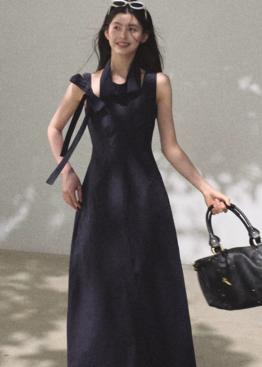 halter dress women, cotton summer dress, korean fashion dress, minimal outfit women, effortless outfit ideas, casual summer outfits, sleeveless midi dress, modern feminine clothing, parisian style clothing, versatile summer dress, chic everyday outfit, calm luxury fashion, breathable cotton dress, relaxed fit dress women, natural fabric dress, simple elegant dress, clean silhouette dress, summer wardrobe dress, everyday casual dress, minimalist fashion dress

