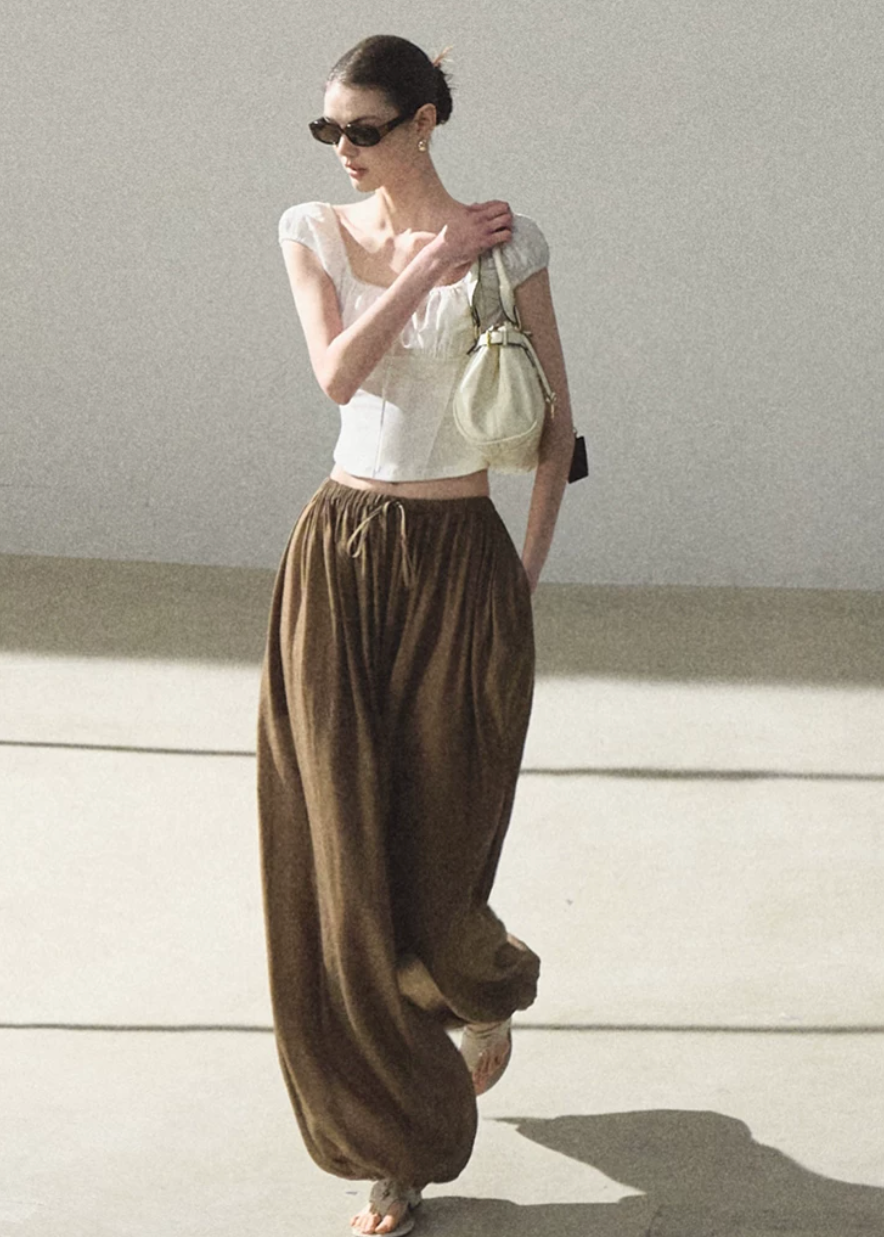 puff sleeve top women, slim fit t shirt women, korean fashion top, minimal outfit women, effortless outfit ideas, casual summer outfits, short sleeve blouse women, modern feminine clothing, parisian style clothing, versatile everyday top, chic casual outfit, calm luxury fashion, breathable summer top, fitted tee women, simple basic top, clean silhouette top, everyday essential top, refined casual wear, lightweight summer top, minimalist fashion top

