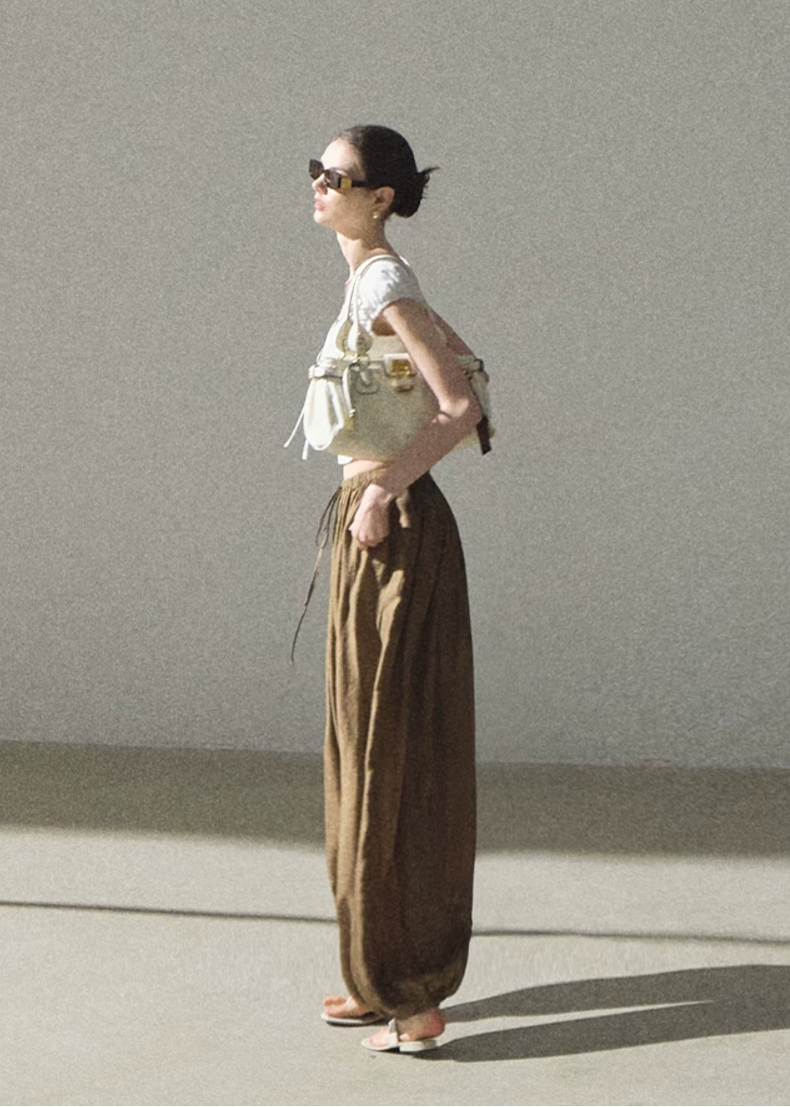 puff sleeve top women, slim fit t shirt women, korean fashion top, minimal outfit women, effortless outfit ideas, casual summer outfits, short sleeve blouse women, modern feminine clothing, parisian style clothing, versatile everyday top, chic casual outfit, calm luxury fashion, breathable summer top, fitted tee women, simple basic top, clean silhouette top, everyday essential top, refined casual wear, lightweight summer top, minimalist fashion top

