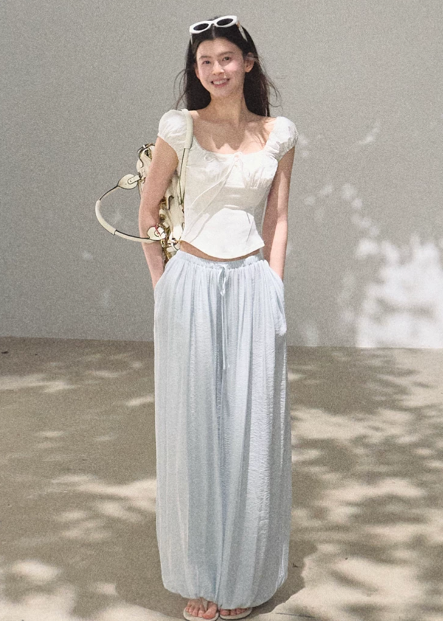 puff sleeve top women, slim fit t shirt women, korean fashion top, minimal outfit women, effortless outfit ideas, casual summer outfits, short sleeve blouse women, modern feminine clothing, parisian style clothing, versatile everyday top, chic casual outfit, calm luxury fashion, breathable summer top, fitted tee women, simple basic top, clean silhouette top, everyday essential top, refined casual wear, lightweight summer top, minimalist fashion top

