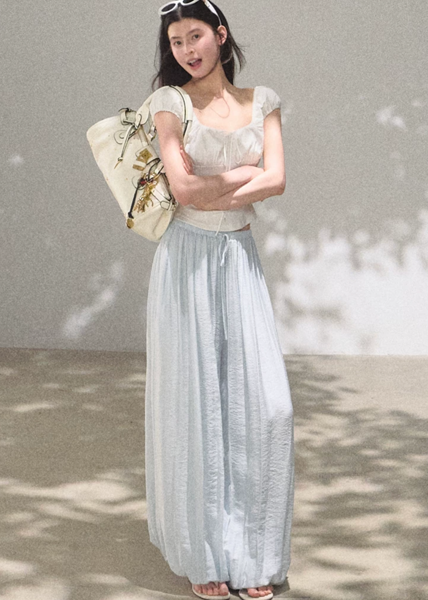 puff sleeve top women, slim fit t shirt women, korean fashion top, minimal outfit women, effortless outfit ideas, casual summer outfits, short sleeve blouse women, modern feminine clothing, parisian style clothing, versatile everyday top, chic casual outfit, calm luxury fashion, breathable summer top, fitted tee women, simple basic top, clean silhouette top, everyday essential top, refined casual wear, lightweight summer top, minimalist fashion top

