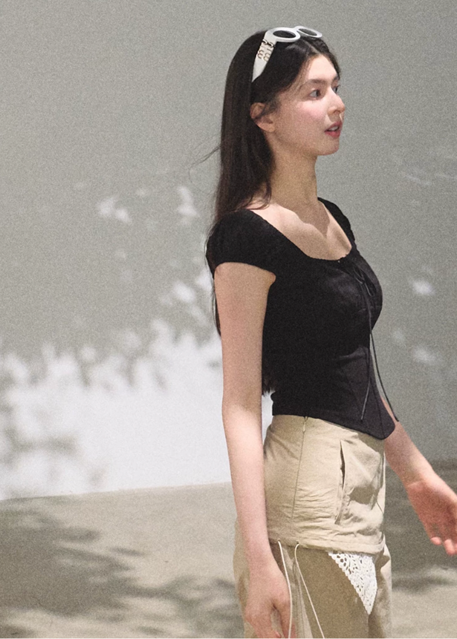 puff sleeve top women, slim fit t shirt women, korean fashion top, minimal outfit women, effortless outfit ideas, casual summer outfits, short sleeve blouse women, modern feminine clothing, parisian style clothing, versatile everyday top, chic casual outfit, calm luxury fashion, breathable summer top, fitted tee women, simple basic top, clean silhouette top, everyday essential top, refined casual wear, lightweight summer top, minimalist fashion top

