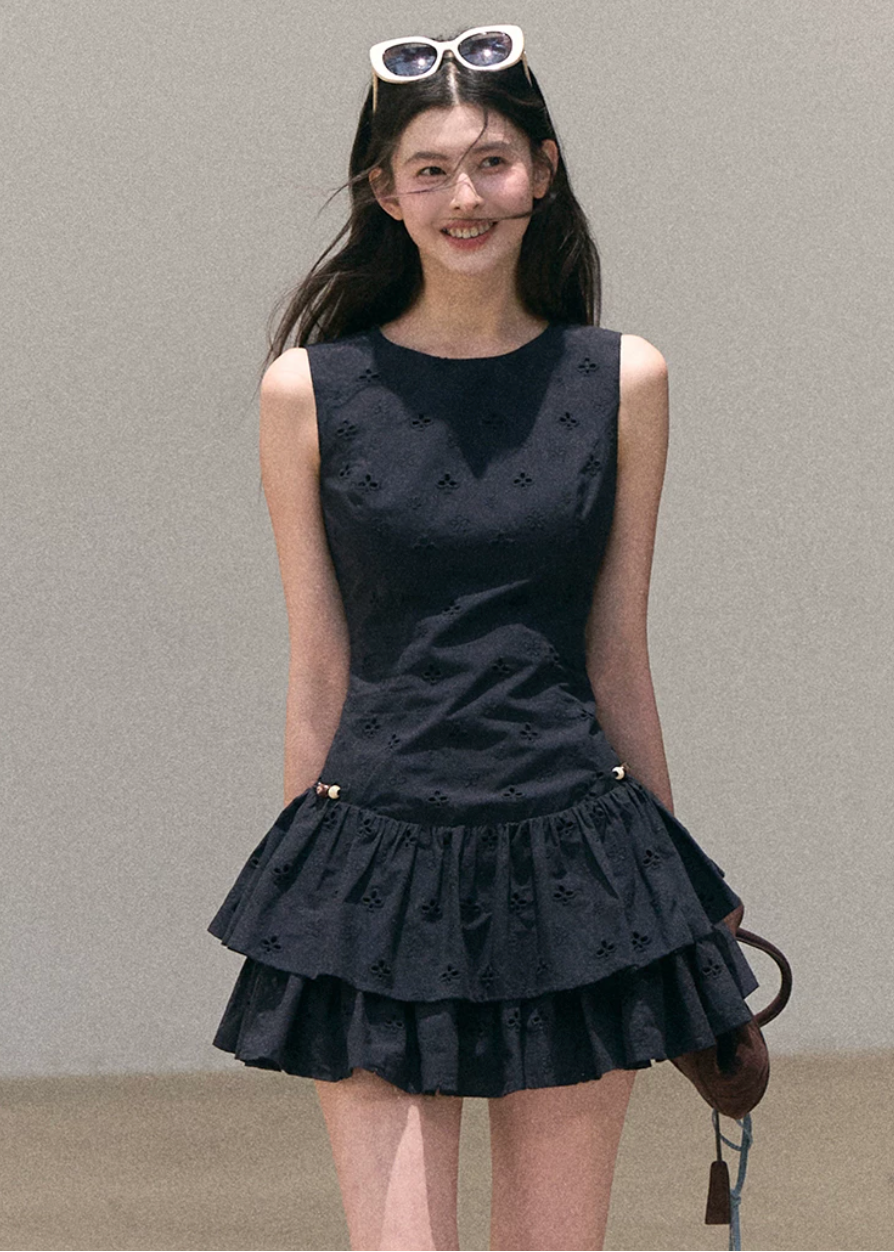 embroidered mini dress women, sleeveless summer dress, korean fashion dress, resort outfit women, minimal outfit women, effortless outfit ideas, casual summer outfits, lightweight summer dress, modern feminine clothing, parisian style clothing, versatile summer dress, chic everyday outfit, calm luxury fashion, breathable dress women, elegant casual dress, refined minimal dress, summer wardrobe dress, feminine silhouette dress, vacation dress women, natural style dress

