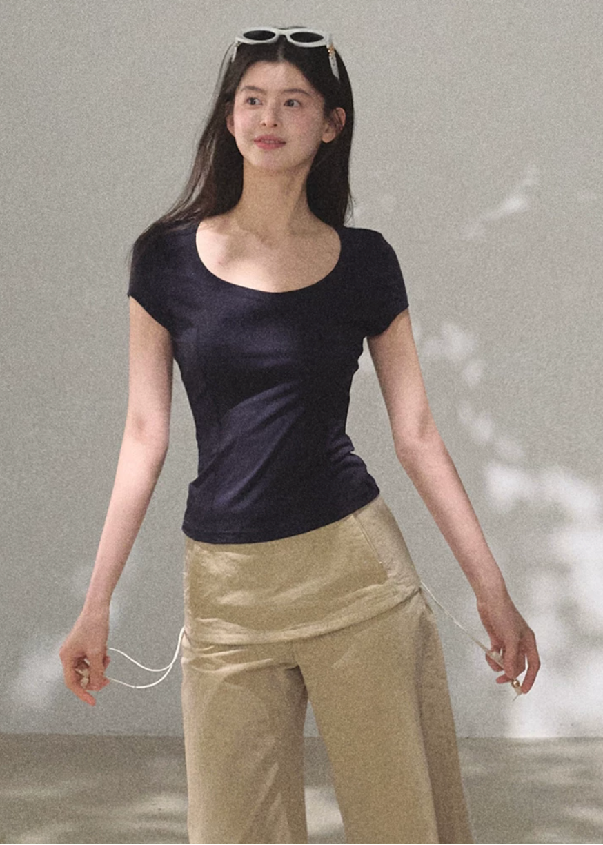 basic t shirt women, u neck t shirt women, korean fashion top, minimal outfit women, effortless outfit ideas, casual everyday outfit, slim fit t shirt women, breathable cotton top, modern feminine clothing, parisian style clothing, versatile everyday top, chic casual outfit, calm luxury fashion, lightweight summer top, simple basic top, refined casual wear, fitted tee women, everyday essential top, clean silhouette top, minimal style clothing

