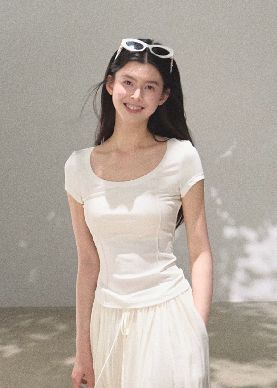 basic t shirt women, u neck t shirt women, korean fashion top, minimal outfit women, effortless outfit ideas, casual everyday outfit, slim fit t shirt women, breathable cotton top, modern feminine clothing, parisian style clothing, versatile everyday top, chic casual outfit, calm luxury fashion, lightweight summer top, simple basic top, refined casual wear, fitted tee women, everyday essential top, clean silhouette top, minimal style clothing

