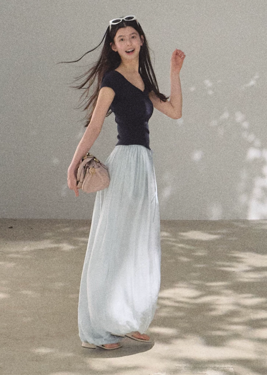 silk pants women, wide leg trousers women, korean fashion pants, minimal outfit women, effortless outfit ideas, casual summer outfits, mulberry silk pants, modern feminine clothing, parisian style clothing, versatile wide pants, chic everyday outfit, calm luxury fashion, breathable summer pants, relaxed fit trousers women, natural fabric clothing, elegant casual pants, summer wardrobe bottoms, lightweight silk trousers, clean silhouette pants, simple elegant outfit

