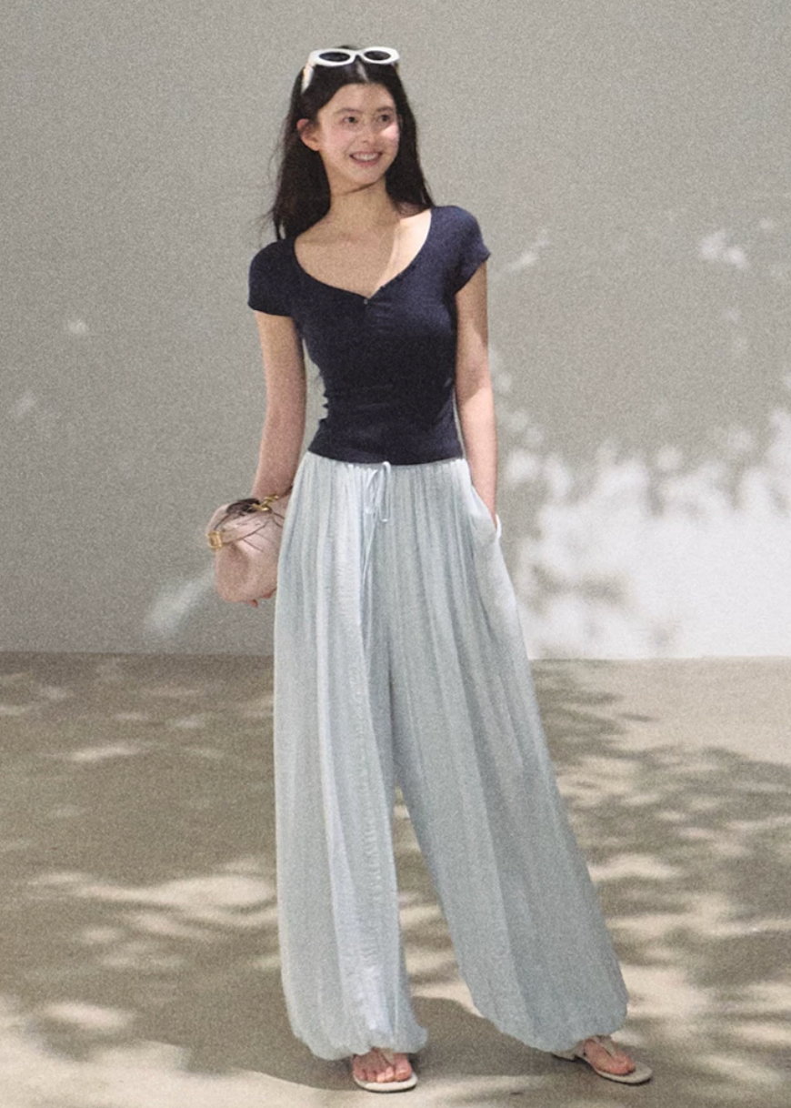 silk pants women, wide leg trousers women, korean fashion pants, minimal outfit women, effortless outfit ideas, casual summer outfits, mulberry silk pants, modern feminine clothing, parisian style clothing, versatile wide pants, chic everyday outfit, calm luxury fashion, breathable summer pants, relaxed fit trousers women, natural fabric clothing, elegant casual pants, summer wardrobe bottoms, lightweight silk trousers, clean silhouette pants, simple elegant outfit

