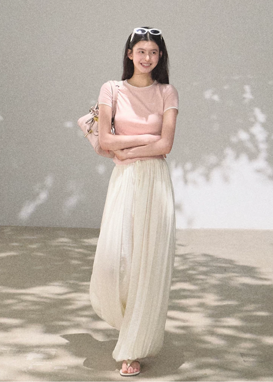 silk pants women, wide leg trousers women, korean fashion pants, minimal outfit women, effortless outfit ideas, casual summer outfits, mulberry silk pants, modern feminine clothing, parisian style clothing, versatile wide pants, chic everyday outfit, calm luxury fashion, breathable summer pants, relaxed fit trousers women, natural fabric clothing, elegant casual pants, summer wardrobe bottoms, lightweight silk trousers, clean silhouette pants, simple elegant outfit

