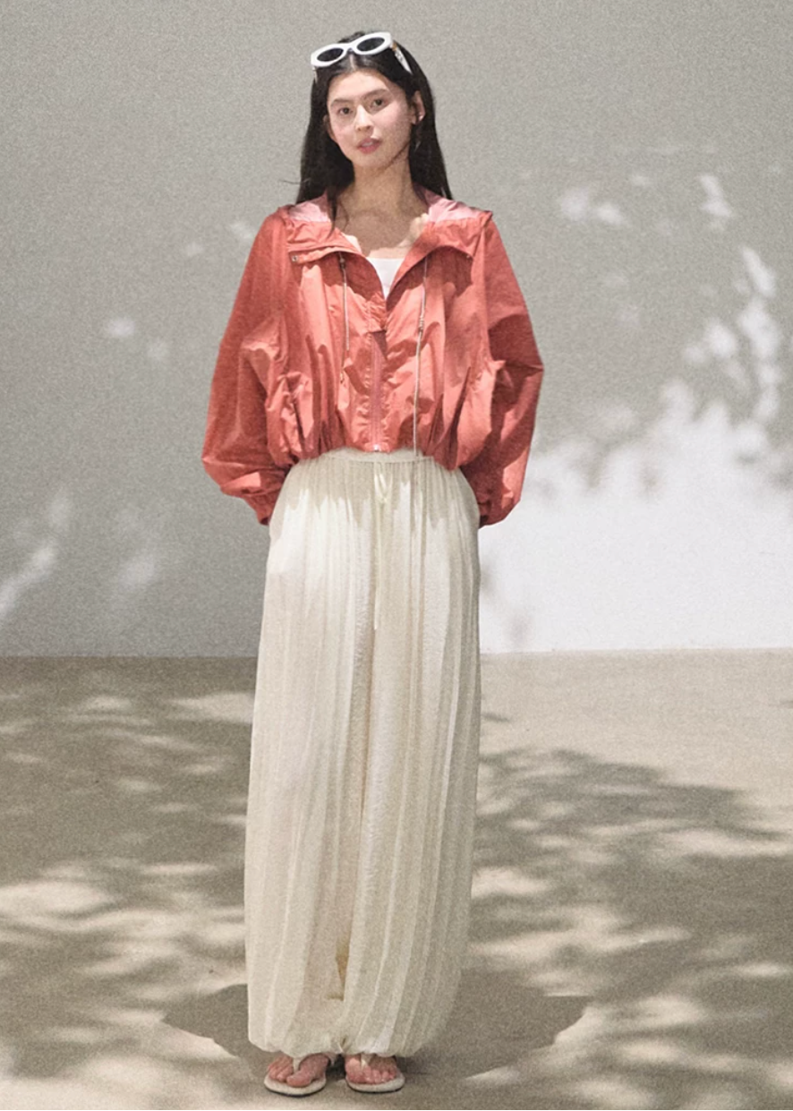 silk pants women, wide leg trousers women, korean fashion pants, minimal outfit women, effortless outfit ideas, casual summer outfits, mulberry silk pants, modern feminine clothing, parisian style clothing, versatile wide pants, chic everyday outfit, calm luxury fashion, breathable summer pants, relaxed fit trousers women, natural fabric clothing, elegant casual pants, summer wardrobe bottoms, lightweight silk trousers, clean silhouette pants, simple elegant outfit

