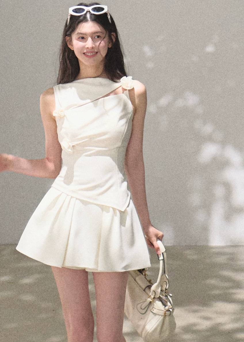 one shoulder top women, camisole top women, korean fashion top, minimal outfit women, effortless outfit ideas, casual summer outfits, asymmetrical top women, modern feminine clothing, parisian style clothing, versatile summer top, chic everyday outfit, calm luxury fashion, breathable summer top, slim fit camisole, elegant casual top, refined minimal top, clean silhouette top, soft structured top, feminine outfit top, simple elegant clothing

