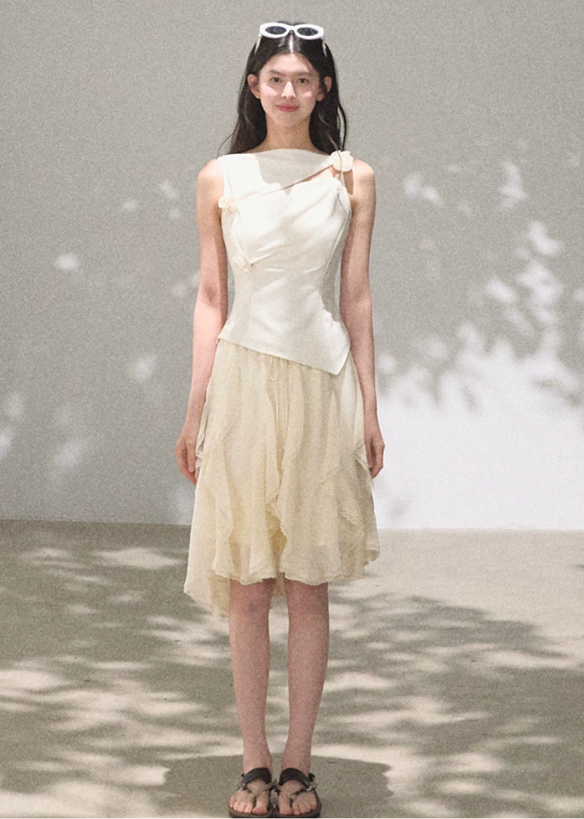 one shoulder top women, camisole top women, korean fashion top, minimal outfit women, effortless outfit ideas, casual summer outfits, asymmetrical top women, modern feminine clothing, parisian style clothing, versatile summer top, chic everyday outfit, calm luxury fashion, breathable summer top, slim fit camisole, elegant casual top, refined minimal top, clean silhouette top, soft structured top, feminine outfit top, simple elegant clothing

