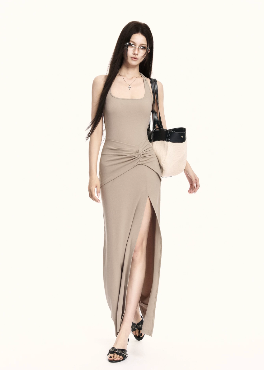halter maxi dress women, backless dress women, bodycon maxi dress, knit dress women, korean fashion dress, slim fit dress women, summer outfit ideas, vacation dress women, elegant long dress, sleeveless maxi dress, chic minimal dress, long summer dress, modern feminine outfit, flattering bodycon dress, stylish maxi dress, trendy long dress, parisian style dress, statement dress women, clean silhouette dress, refined maxi dress