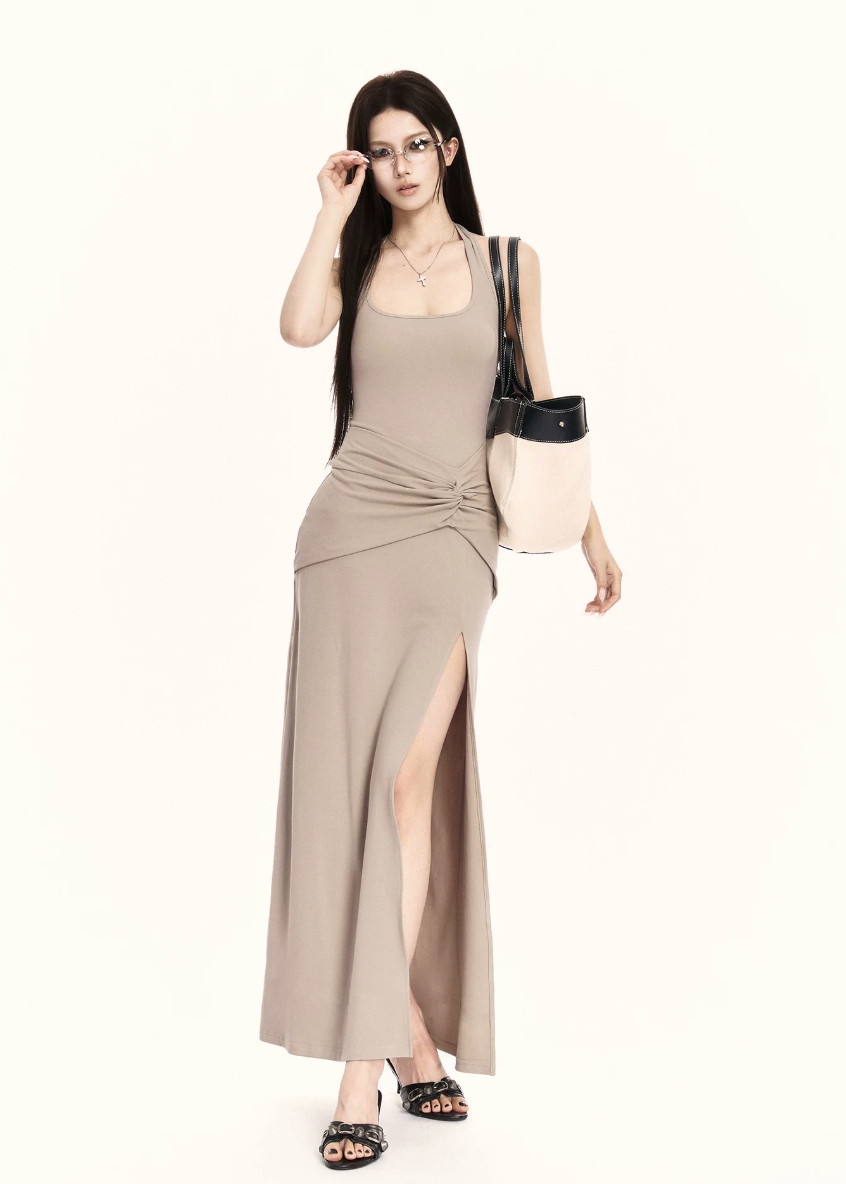 halter maxi dress women, backless dress women, bodycon maxi dress, knit dress women, korean fashion dress, slim fit dress women, summer outfit ideas, vacation dress women, elegant long dress, sleeveless maxi dress, chic minimal dress, long summer dress, modern feminine outfit, flattering bodycon dress, stylish maxi dress, trendy long dress, parisian style dress, statement dress women, clean silhouette dress, refined maxi dress