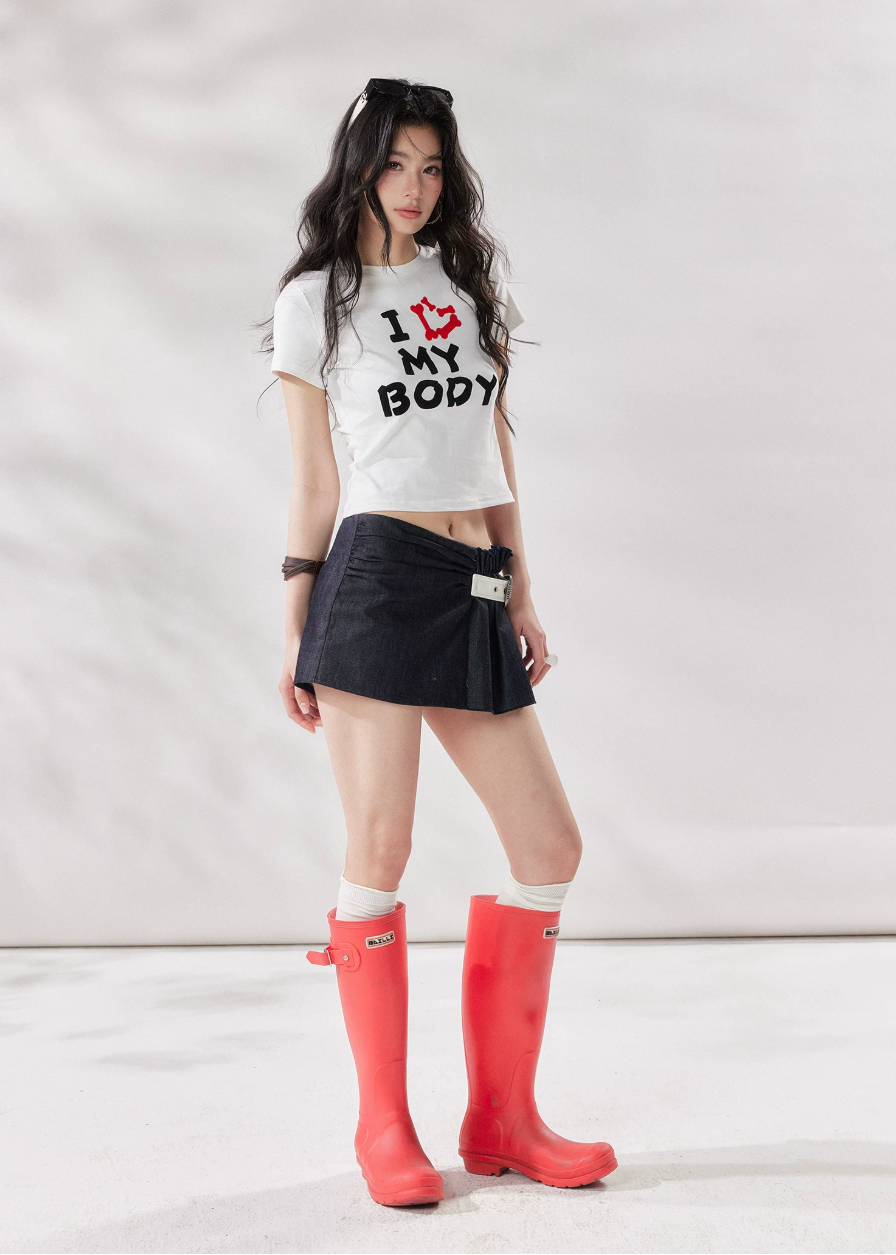 graphic baby tee, cropped t shirt women, letter print t shirt, korean fashion top, summer crop tee, black graphic tee women, white graphic tee women, slim fit t shirt, stylish casual top, cool girl outfit, summer street style top, modern casual tee