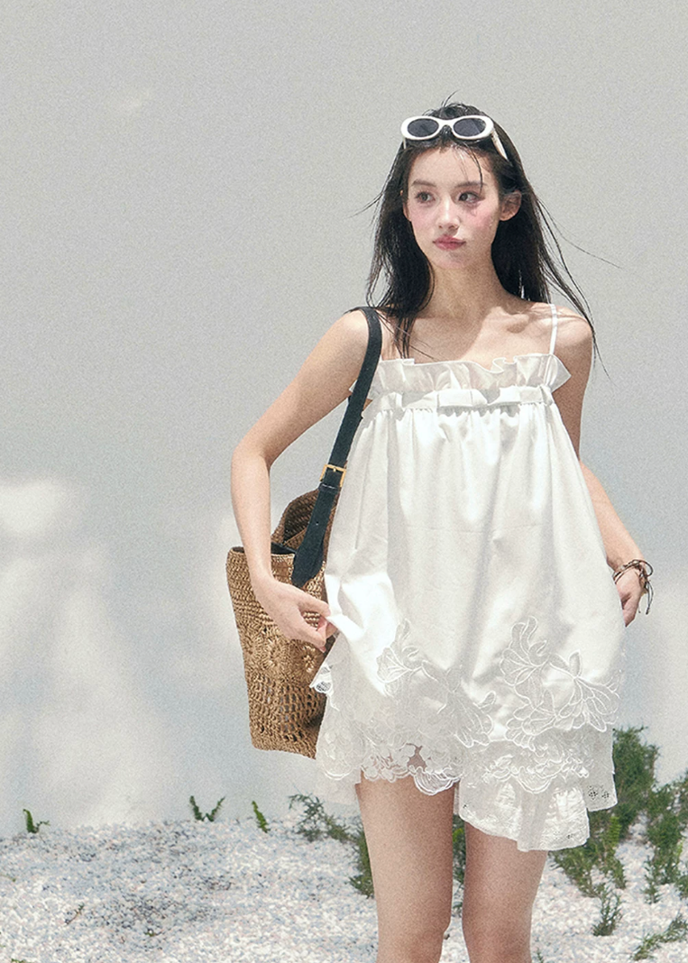 aomalm top, white camisole top, lace hem cami, feminine korean top, french style camisole, babydoll summer top, romantic lace trim top, white summer blouse, airy camisole women, soft girl summer top, vacation camisole top, pretty summer outfit