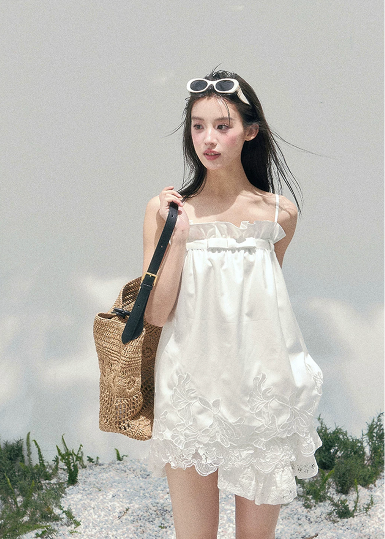 aomalm top, white camisole top, lace hem cami, feminine korean top, french style camisole, babydoll summer top, romantic lace trim top, white summer blouse, airy camisole women, soft girl summer top, vacation camisole top, pretty summer outfit