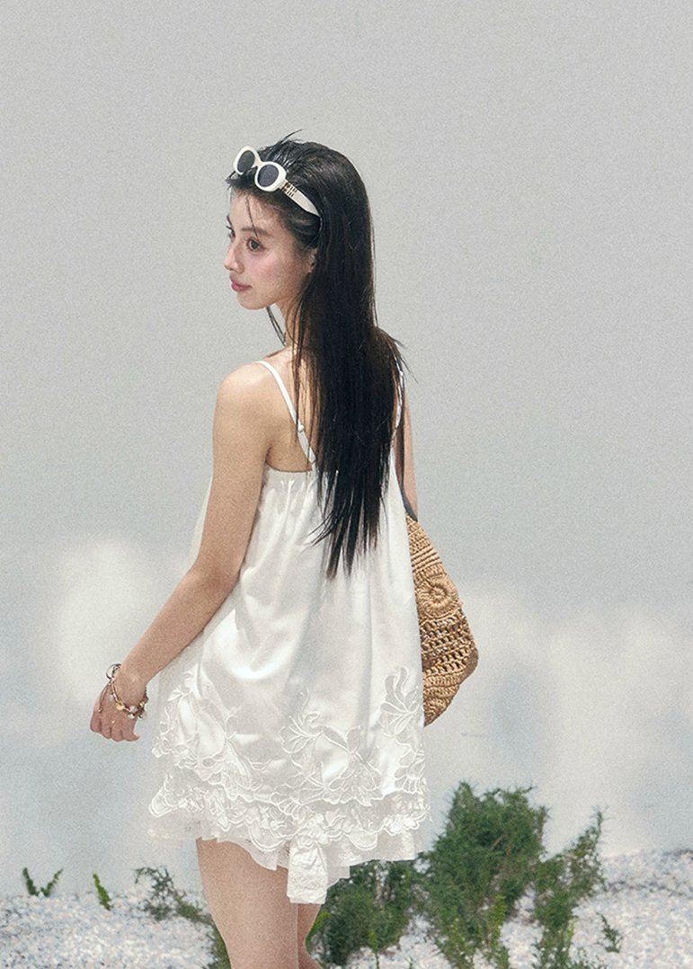 aomalm top, white camisole top, lace hem cami, feminine korean top, french style camisole, babydoll summer top, romantic lace trim top, white summer blouse, airy camisole women, soft girl summer top, vacation camisole top, pretty summer outfit