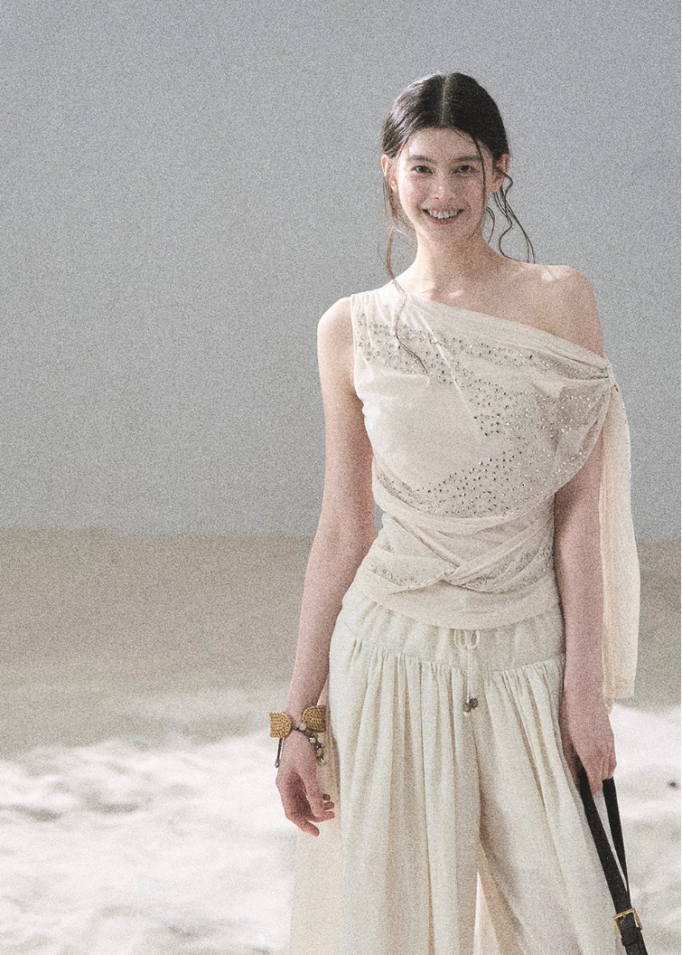 aomalm top, off shoulder top, sleeveless off shoulder top, korean fashion top, feminine summer top, waist slimming top, draped summer blouse, romantic korean outfit, elegant off shoulder blouse, slim fit summer top, soft going out top, refined feminine top