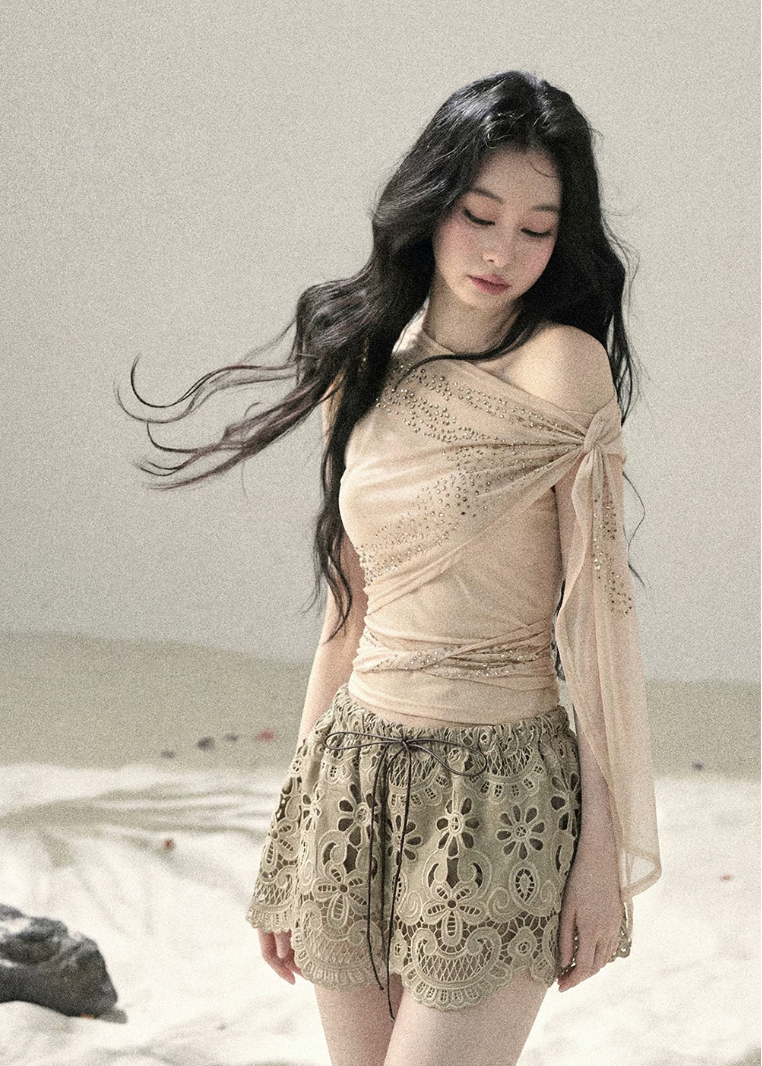 aomalm top, off shoulder top, sleeveless off shoulder top, korean fashion top, feminine summer top, waist slimming top, draped summer blouse, romantic korean outfit, elegant off shoulder blouse, slim fit summer top, soft going out top, refined feminine top