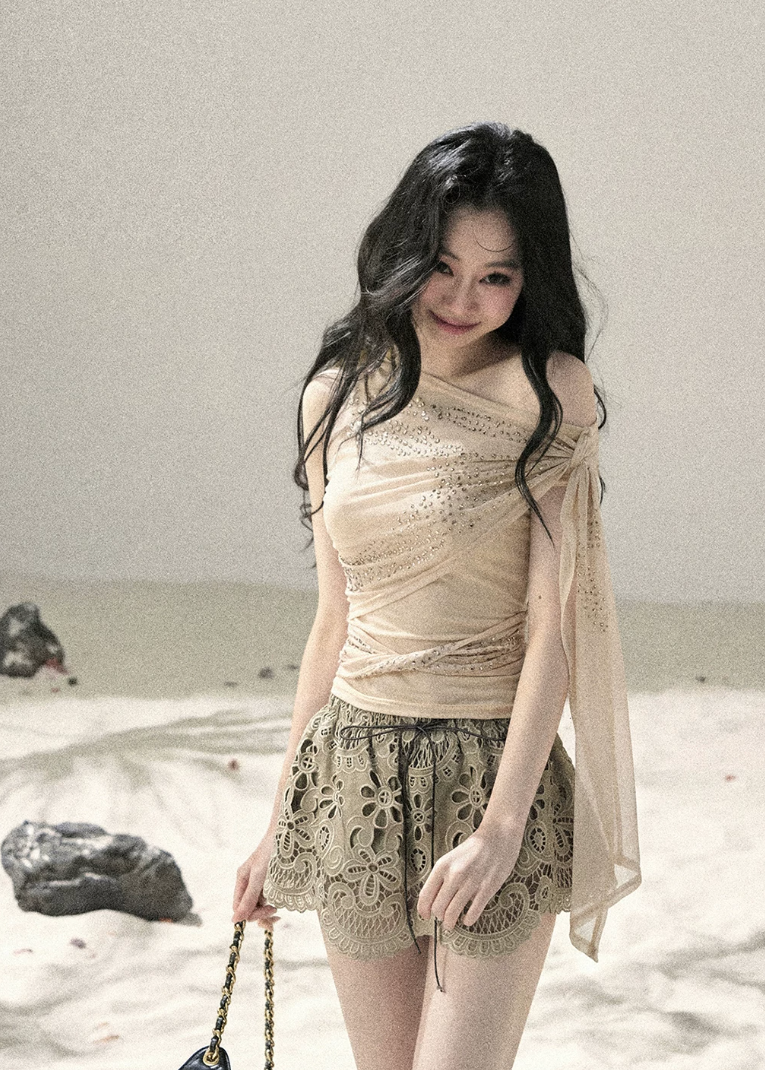 aomalm top, off shoulder top, sleeveless off shoulder top, korean fashion top, feminine summer top, waist slimming top, draped summer blouse, romantic korean outfit, elegant off shoulder blouse, slim fit summer top, soft going out top, refined feminine top