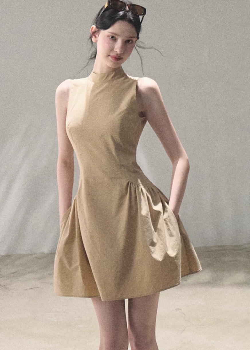 oakmoo dress, ivory halter dress, lyocell cotton dress, korean minimal dress, sleeveless summer dress, waist cinching dress, backless summer dress, quiet luxury dress, short halter dress, long halter dress, minimalist korean outfit, refined summer dress