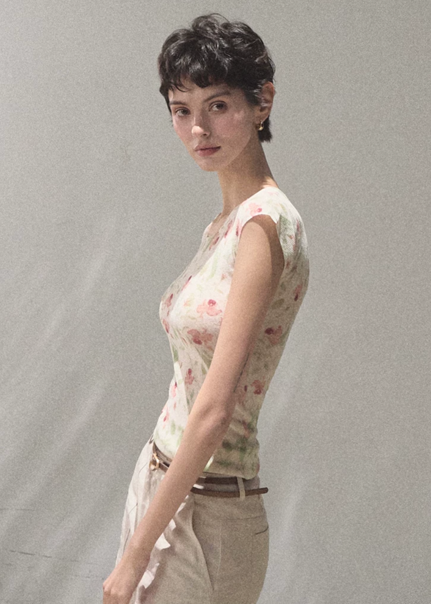 oakmoo top, floral linen top, korean minimal fashion, short sleeve summer top, slim fit floral t-shirt, linen blend top women, soft floral top, quiet luxury casual top, feminine summer top, korean summer outfit, breathable summer blouse, floral printed tee
