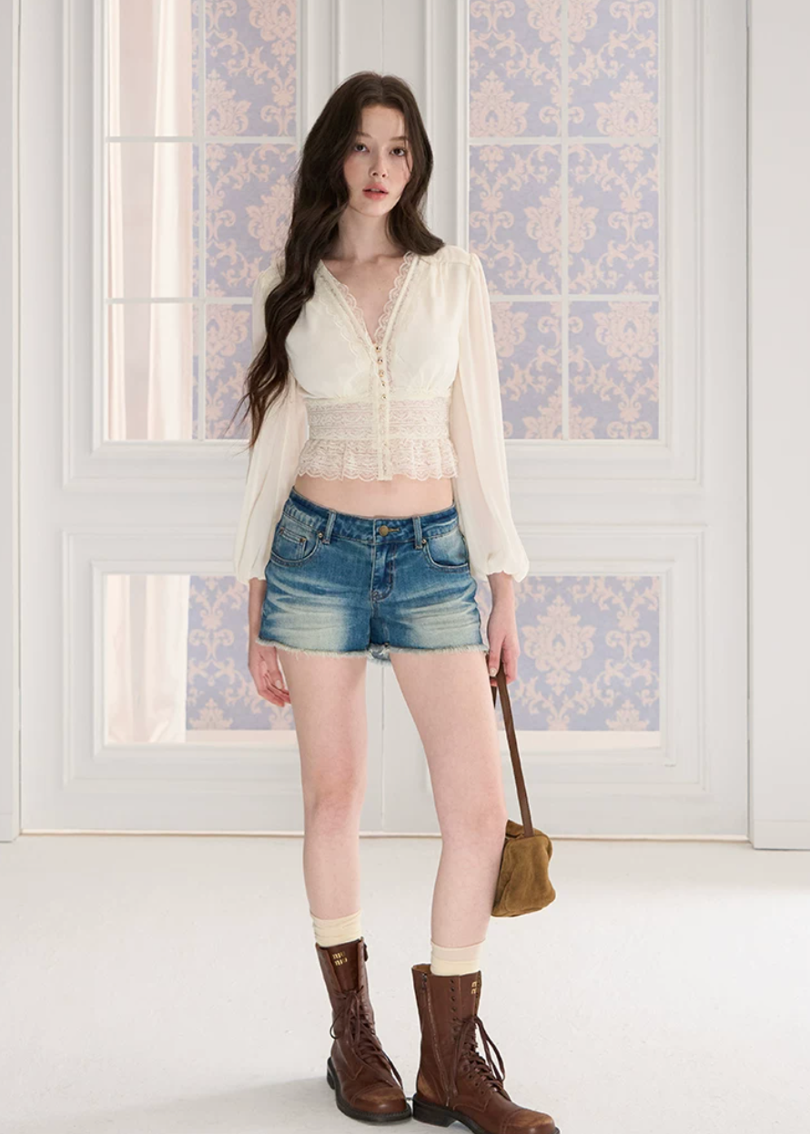 low rise denim shorts, vintage denim shorts, fringe denim shorts, distressed denim shorts, cat whisker shorts, American vintage shorts, women’s hot shorts, casual denim shorts, summer denim shorts, frayed hem shorts, Korean feminine styling, resort denim shorts, cotton blend denim shorts, washed denim shorts, vacation shorts outfit